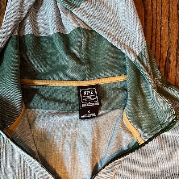 Nike Dri-fit zip front jacket. - Picture 6 of 12